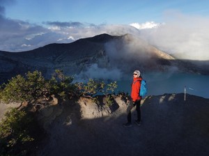 Kunjungi Banyuwangi, Raline Shah Puji Panorama Sunrise di Kawah Ijen