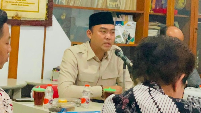 Staf Khusus Menteri Agama RI, Gugun Gumilar, dihadapan jemaat Gereja Kristen Jawa (GKJ) Banyuanyar di Solo, Jawa Tengah, Jumat (12/6/2026).