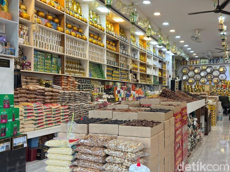 Berburu Oleh-oleh Haji dan Umrah di Pasar Tanah Abang