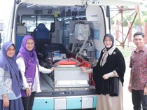 Walkot Illiza Peusijuek Ambulans Puskesmas Keliling Modern di Posyandu Alue Naga