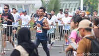 Maraton selama dua hari di akhir pekan ini mengambil rute melintasi sejumlah ruas jalan utama di Jakarta. 