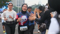Peserta mengikuti BTN Jakarta International Marathon (JAKIM) di kawasan Sudirman, Jakarta, Minggu (14/6/2026). CFD hari ini ditiadakan bersamaan dengan acara JAKIM kategori half marathon dan full marathon.