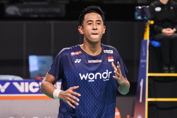 Alwi Farhan menjuarai Australian Open 2026 usai mengalahkan Dong Tian Yao di final. Gelar ini menjadi momen kebangkitan Alwi setelah kekecewaan di Piala Thomas.