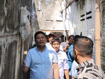 Rumah Warga Sidoarjo yang Kamar Tidur Menyatu Kamar Mandi Direnovasi