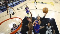 Spurs sudah mencoba membendung Knicks dengan fouls dan mengincar lewat tembakan tiga poin. IMAGN IMAGES via Reuters Connect/Geoff Burke 