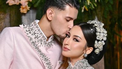 Love in Pink, Gaya Pengantin Jennifer Coppen & Justin Hubner Bikin Terpana