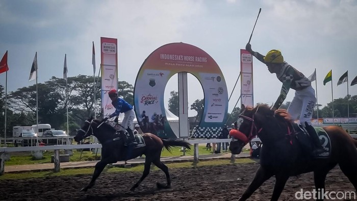 Indonesia’s Horse Racing (IHR) memperebutkan Piala Paku Alam 2026 di Lapangan Pacuan Kuda Sultan Agung, Bantul, Minggu (14/6/2026).