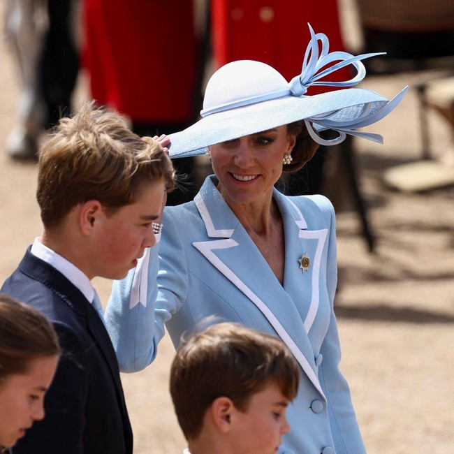 Foto: Kate Middleton Pakai Outfit Mirip Putri Diana di Trooping the Colour 2026