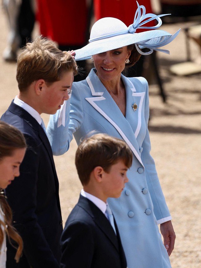 Foto: Kate Middleton Pakai Outfit Mirip Putri Diana di Trooping the Colour 2026