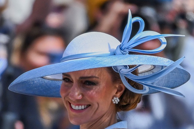 Anting ini bukan pertama kali ia kenakan. Sebelumnya ia pernah memakainnya dalam sejumlah agenda penting kerajaan, termasuk pembaptisan putra bungsunya, Prince Louis. (Foto: REUTERS)