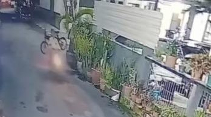 Maling di Makassar tipu sekuriti perumahan agar dibantu membawa kabur sepeda curian.