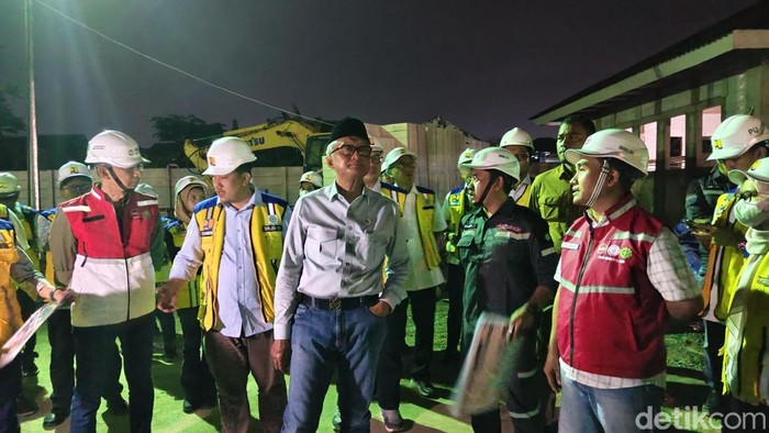 Menteri Pekerjaan Umum, Dody Hanggodo, meninjau Sekolah Rakyat di Sukoharjo, Minggu (14/6/2026) malam.
