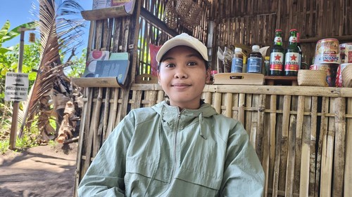 Ni Luh Putri Kusuma Dewi, satu-satunya guide snorkeling perempuan di Desa Les, Kecamatan Tejakula, Buleleng. (Wijaya Kusuma/detikBali)