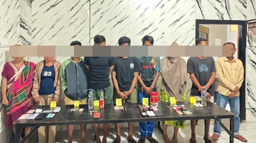 Polisi menangkap 9 orang saat penggerebekan kampung rawan narkoba di Kelurahan Kumbe, Kecamatan Rasanae Timur, Kota Bima, NTB, Sabtu (13/6/2026). (Foto: Dok. Polres Bima Kota)
