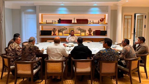 Presiden Prabowo Subianto memanggil sejumlah anggota Kabinet Merah Putih ke kediamannya di Kertanegara, Jakarta, Minggu (14/6/2026). Presiden Prabowo Subianto memanggil sejumlah anggota Kabinet Merah Putih ke kediamannya di Kertanegara, Jakarta, Minggu (14/6/2026). (Instagram/sekretariat.kabinet)