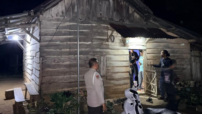Rumah guru SD di OKU Selatan yang menjadi korban penusukan.