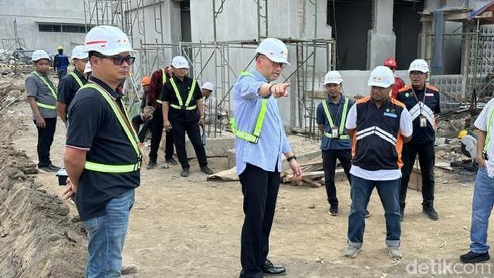 Sekretaris Jenderal Kementerian Sosial (Kemensos) RI, Robben Rico saat meninjau pembangunan SR di Kota Kediri