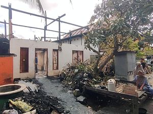 Lansia di Polman Tertimpa Plafon karena Terlelap saat Rumah Terbakar