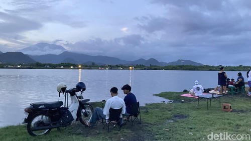 Suasana danau viral di area Pusat Kebudayaan Bali (PKB) Klungkung, Desa Gunaksa, Kecamatan Dawan, Klungkung, Bali, Sabtu (13/6/2026). (Foto: Fatih Kudus Jaelani/detikBali)