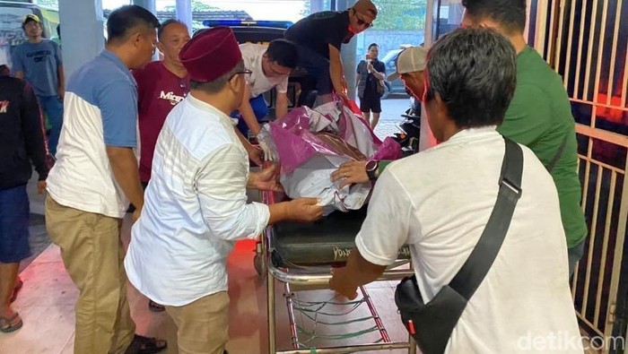 Suasana rumah sakit unit daerah (RSUD) Sekarwangi saat evakuasi korban tabrak kereta