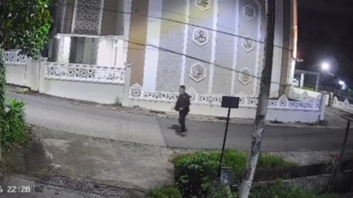 Tangkapan layar rekaman CCTV saat pelaku kabur usai menembak seorang mahasiswa Samarinda. (Istimewa)