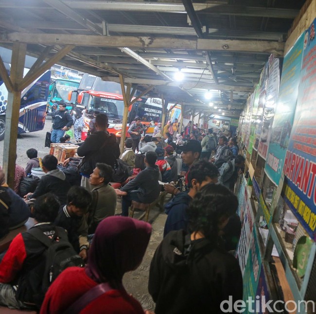 Terminal Pondok Pinang Ramai Jelang Libur Tahun Baru Hijriah