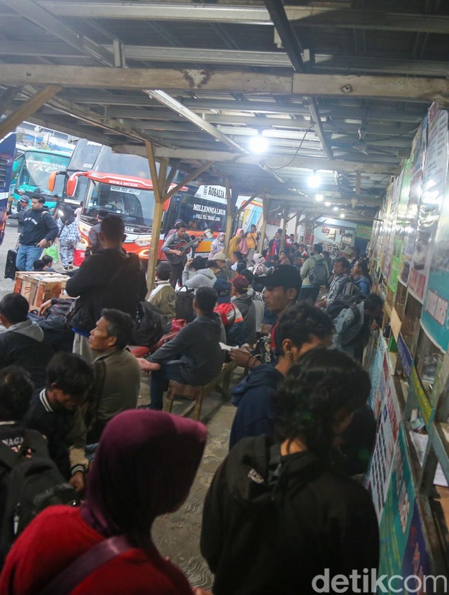 Terminal Pondok Pinang Ramai Jelang Libur Tahun Baru Hijriah