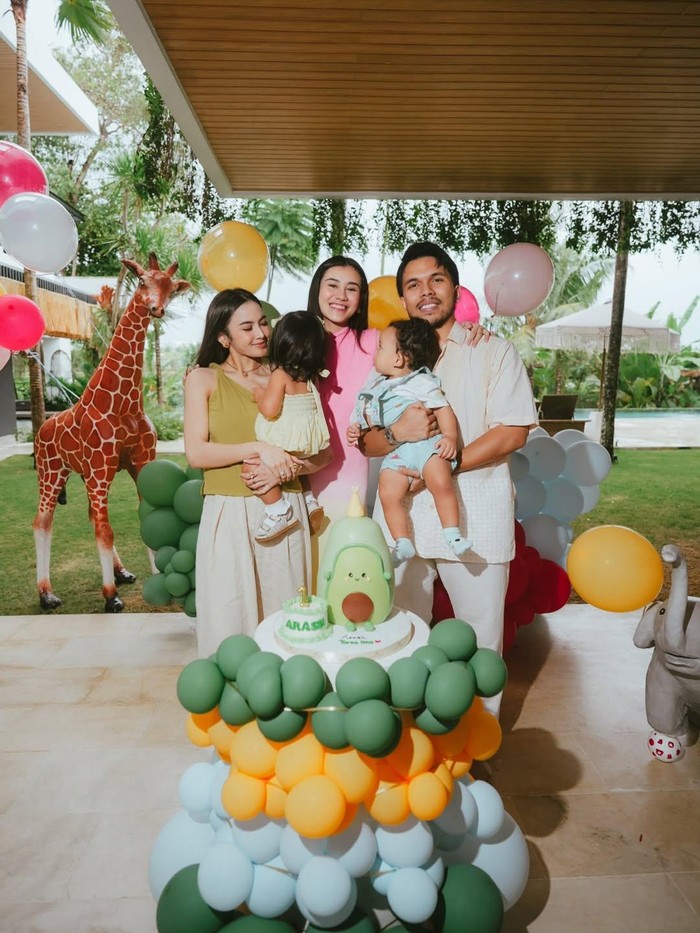 Selamat Ulang Tahun Pertama Anak Thariq Halilintar dan Aaliyah Massaid