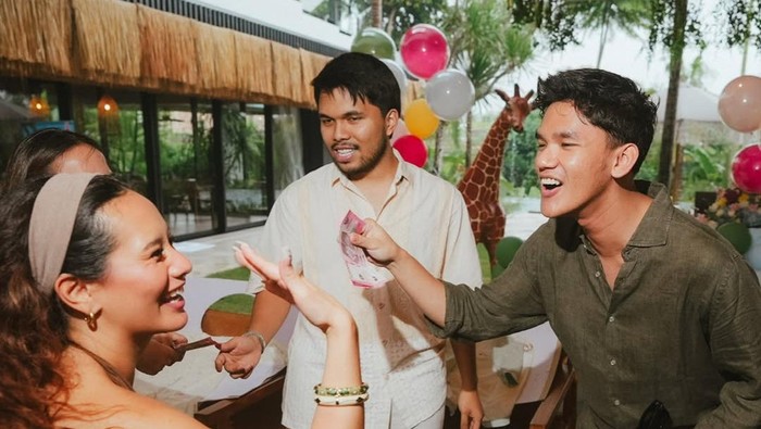 Selamat Ulang Tahun Pertama Anak Thariq Halilintar dan Aaliyah Massaid