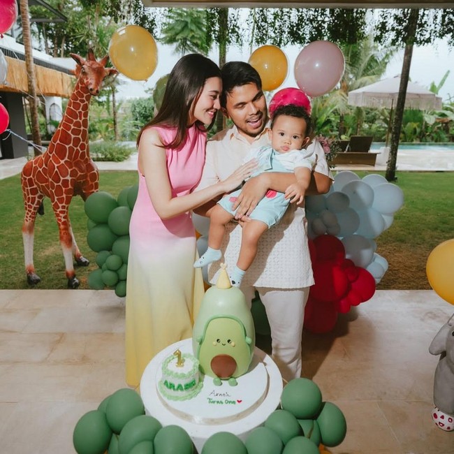 Selamat Ulang Tahun Pertama Anak Thariq Halilintar dan Aaliyah Massaid