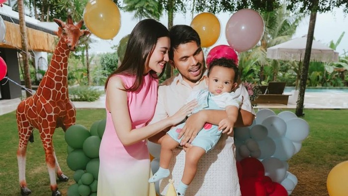 Selamat Ulang Tahun Pertama Anak Thariq Halilintar dan Aaliyah Massaid