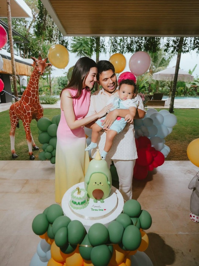 Selamat Ulang Tahun Pertama Anak Thariq Halilintar dan Aaliyah Massaid