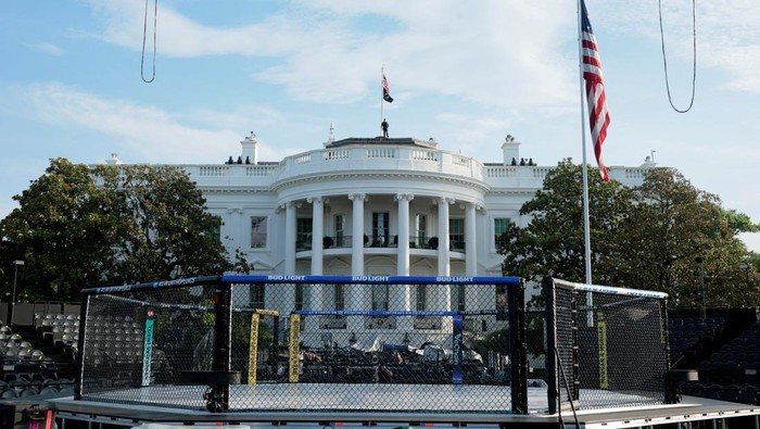 Preparations continue at a temporary arena on the South Lawn of the White House that will host the UFC Freedom 250 fight card in Washington, D.C., U.S., June 12, 2026. REUTERS/Eric Lee