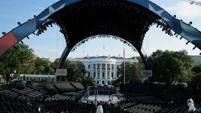 Preparations continue at a temporary arena on the South Lawn of the White House that will host the UFC Freedom 250 fight card in Washington, D.C., U.S., June 12, 2026. REUTERS/Eric Lee