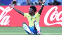 Brasil Gagal Menang, Vinicius Keluhkan Cuaca dan Rumput