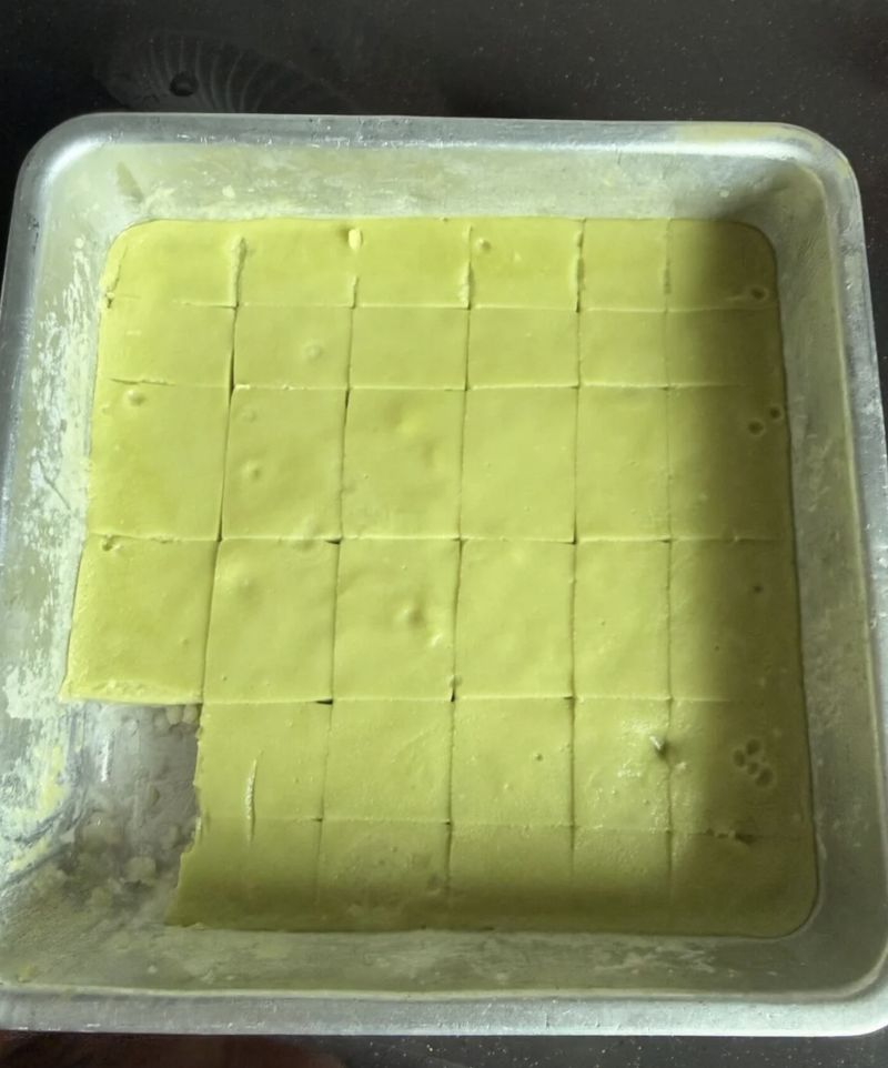 Viral Kue Pandan Rasa Rumput, Semua Gara-gara Salah Petik Daun!