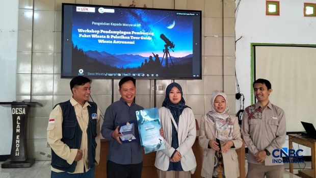 Wisata Astronomi Alamendah Bandung menggerakkan ekonomi. Wisata Astronomi Alamendah Bandung menggerakkan ekonomi. (CNBC Indonesia/Suhendra)