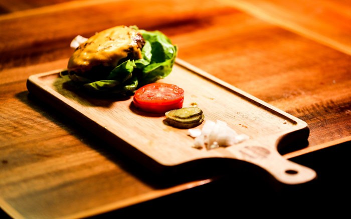 10 Istilah 'Fancy' di Restoran Ini Nggak Sesuai Ekspektasi, Jangan Kegocek!