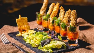 10 Istilah 'Fancy' di Restoran Ini Nggak Sesuai Ekspektasi, Jangan Kegocek!