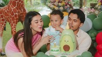 Gaya Aaliyah Massaid di Ultah Anak, Pancarkan Aura Mahmud Pakai Dress Ombre