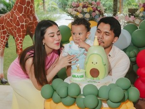 Gaya Aaliyah Massaid di Ultah Anak, Pancarkan Aura Mahmud Pakai Dress Ombre
