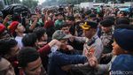 Mahasiswa Gelar Aksi di DPR