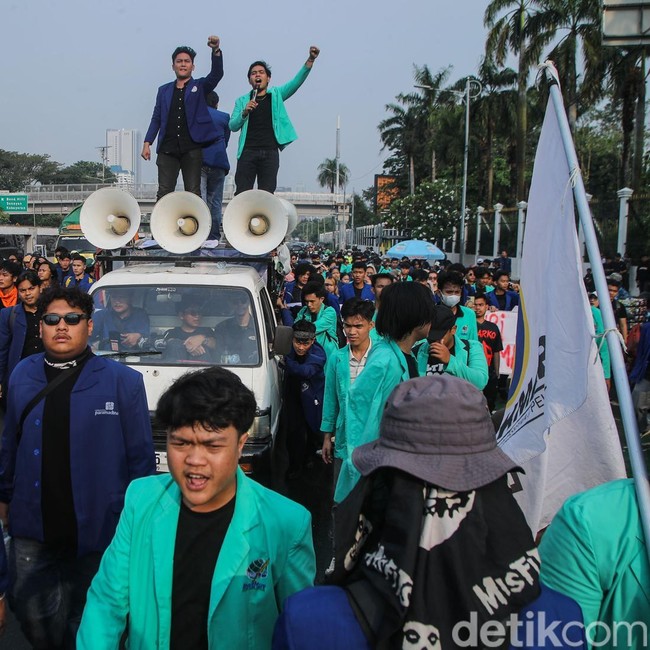 Mahasiswa Gelar Aksi di DPR