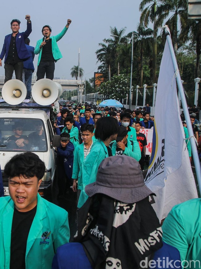 Mahasiswa Gelar Aksi di DPR