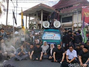 Demo Mahasiswa Jember Juga Soroti Kelangkaan Pertalite