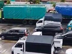 Truk Besar Antre Panjang di Pelabuhan Padangbai, Bongkar Muat Dipercepat