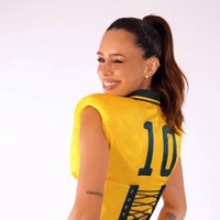 Bruna Biancardi termasuk salah satu fans Brasil yang ikut memberikan dukungan pada tim Samba pada laga melawan Maroko, Sabtu (13/6/2026). Bruna tampak mengenakan jersey Brasil yang sudah dimodifikasi menjadi lebih seksi saat hadir di Stadion MetLife, New Jersey, Amerika Serikat. Foto: Dok. Instagram brunabiancardi