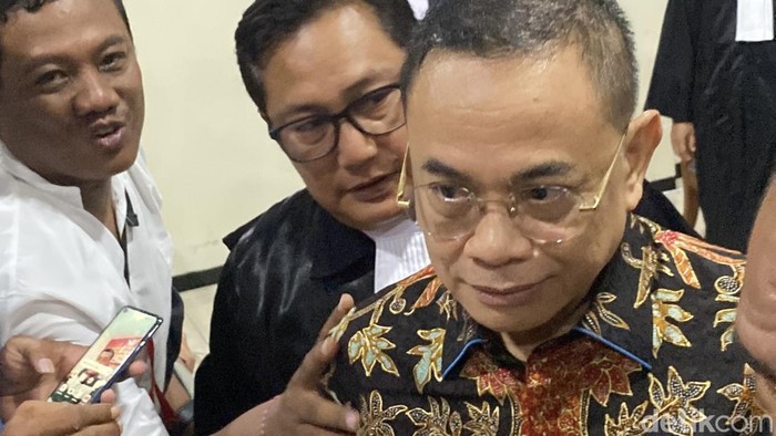 Terdakwa mantan Bupati Pati, Sudewo, dalam sidang perdana di Pengadilan Tipikor Semarang, Kecamatan Semarang Barat, Kota Semarang, Senin (15/6/2026).