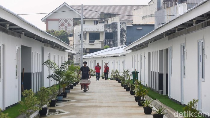Sebanyak 324 unit Hunian Sementara (Huntara) Senen di Jalan Kramat Raya, Jakarta Pusat, kini siap dihuni oleh warga yang sebelumnya tinggal di bantaran rel. Kawasan hunian yang dibangun di atas lahan seluas 1,61 hektare tersebut telah rampung lebih cepat dari target penyelesaian dan menjadi bagian dari upaya penataan permukiman sekaligus penyediaan tempat tinggal yang lebih aman, tertata, dan nyaman bagi masyarakat.