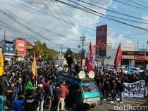 Ratusan Mahasiswa Jember Demo Protes Kondisi Krisis Ekonomi Indonesia